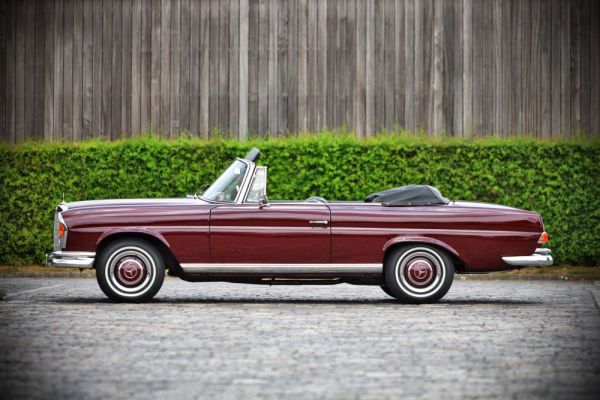 Mercedes-Benz 220 SE b 1961