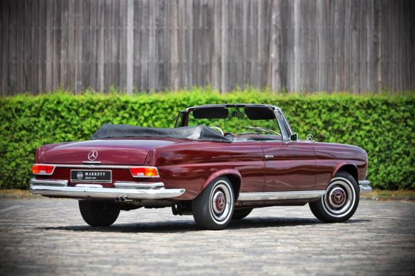 Mercedes-Benz 220 SE b 1961 126159