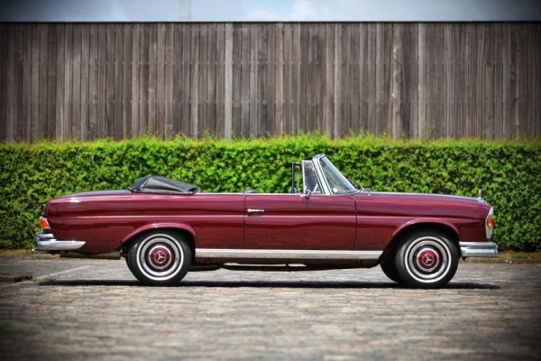 Mercedes-Benz 220 SE b 1961 126160