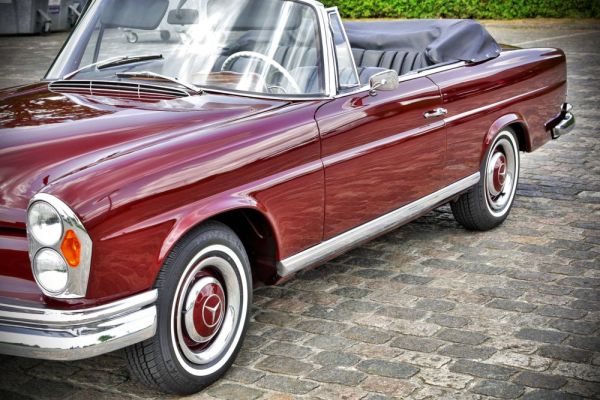 Mercedes-Benz 220 SE b 1961 126168