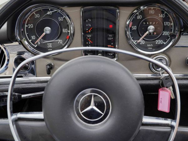 Mercedes-Benz 280 SL 1968 40702