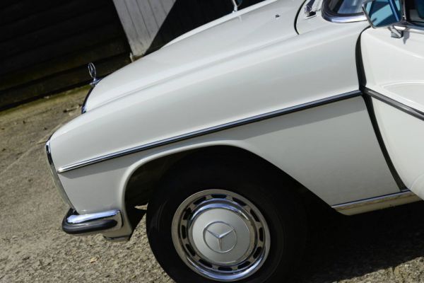 Mercedes-Benz 200 D 1971 30589