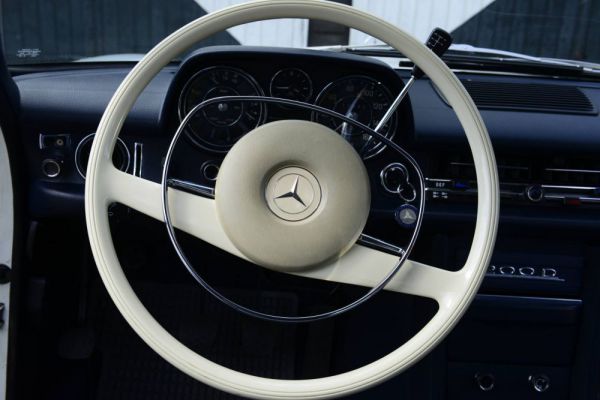 Mercedes-Benz 200 D 1971 30596