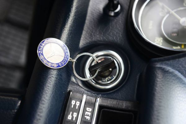 Mercedes-Benz 200 D 1971 30602