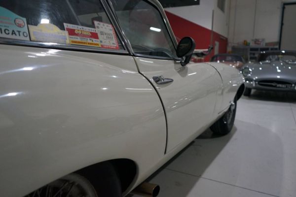Jaguar E-Type 3.8 1964 123808