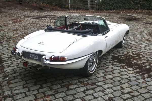 Jaguar E-Type 4.2 1966 26204