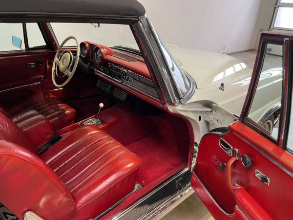 Mercedes-Benz 280 SE 1969 25472