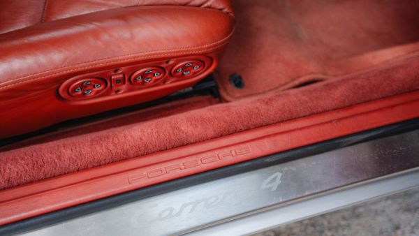 Porsche 911 Carrera 4 1997 25432