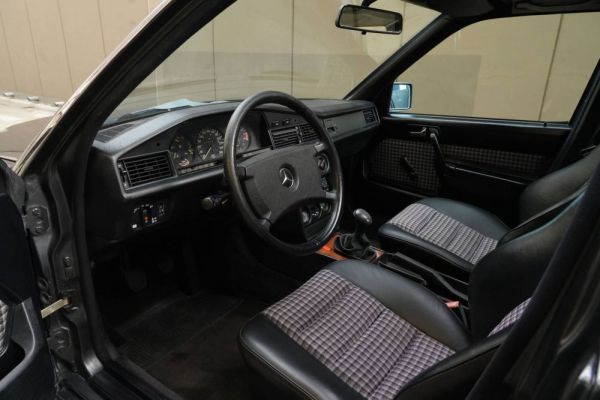 Mercedes-Benz 190 E 2.3-16 1984 117564