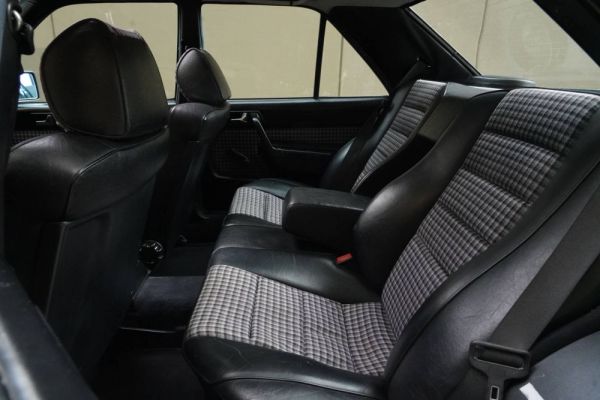 Mercedes-Benz 190 E 2.3-16 1984 117568