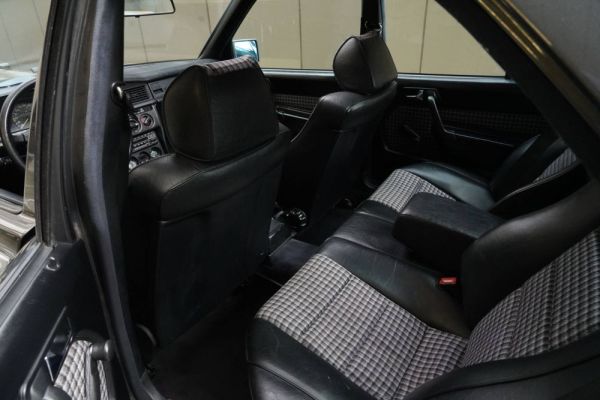 Mercedes-Benz 190 E 2.3-16 1984 117569