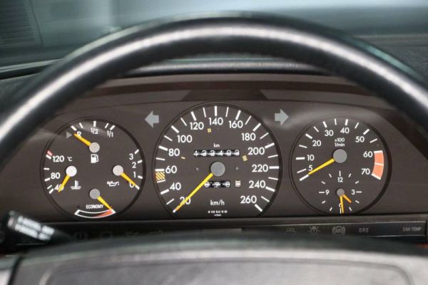 Mercedes-Benz 560 SEC 1989 24195