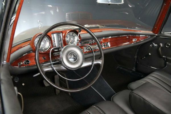 Mercedes-Benz 300 SE 1965 24227