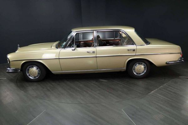 Mercedes-Benz 300 SEL 6.3 1970 24498
