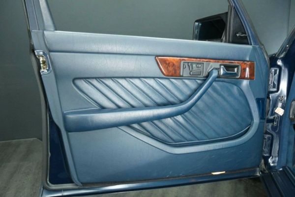 Mercedes-Benz 560 SEL 1990 109565