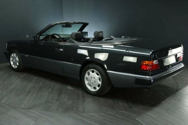 Mercedes-Benz 300 CE-24 1993 125386