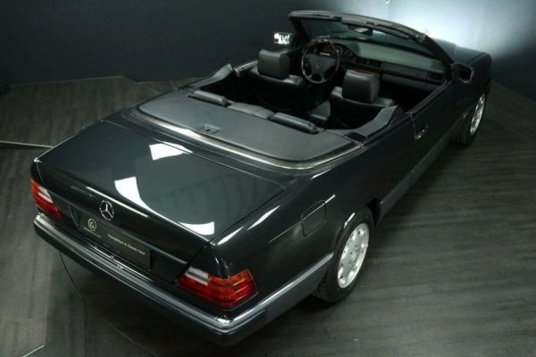 Mercedes-Benz 300 CE-24 1993 125388
