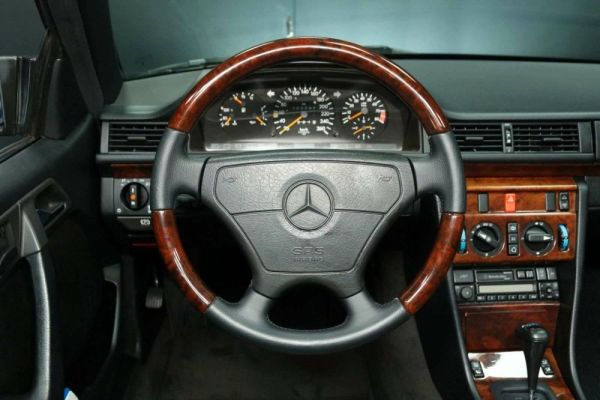 Mercedes-Benz 300 CE-24 1993 125394