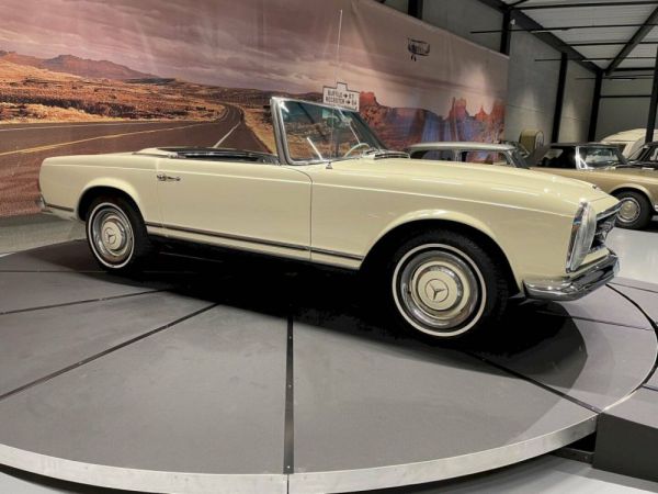 Mercedes-Benz 230 SL 1967 23947