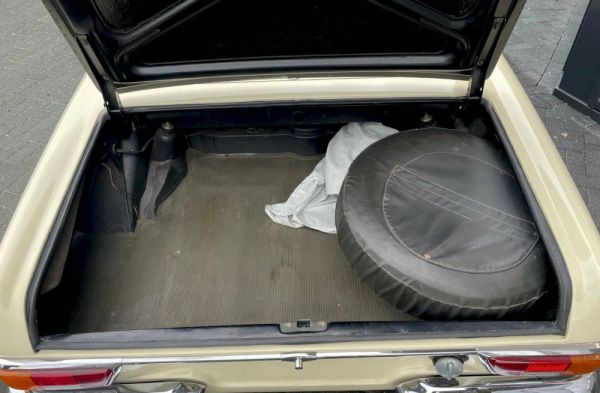 Mercedes-Benz 230 SL 1967 23957