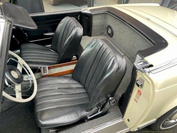 Mercedes-Benz 230 SL 1967 23958