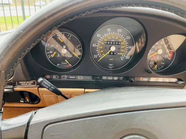Mercedes-Benz 560 SL 1988 24070