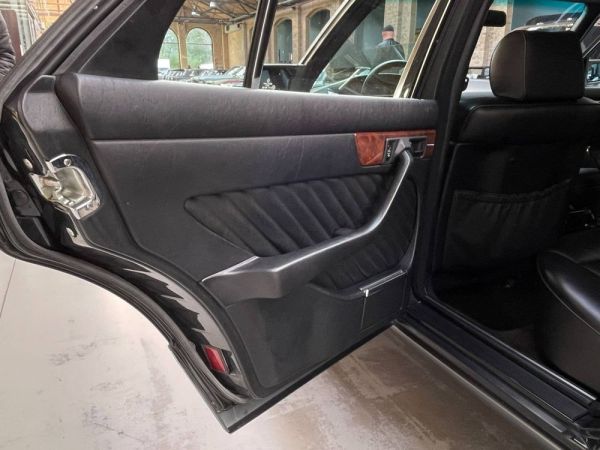 Mercedes-Benz 300 SE 1989 131395