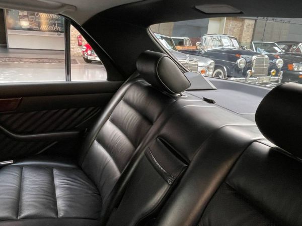 Mercedes-Benz 300 SE 1989 131396