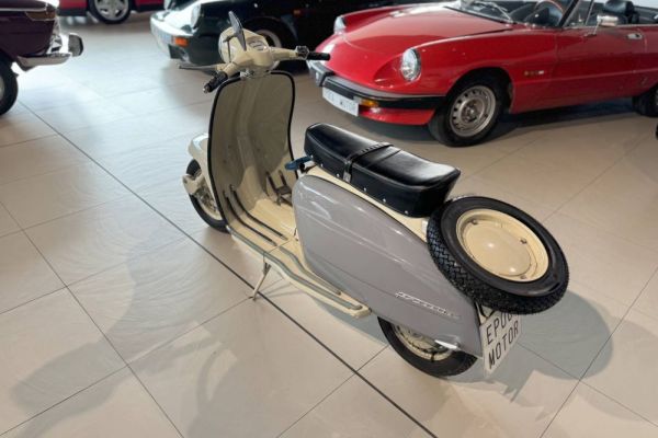 Piaggio Vespa 150 1965 110083