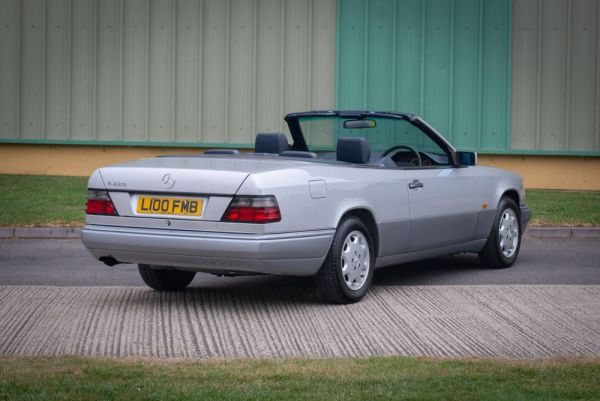 Mercedes-Benz E 220 1994 79377