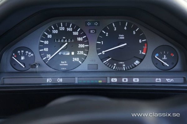 BMW 325i 1990 121638