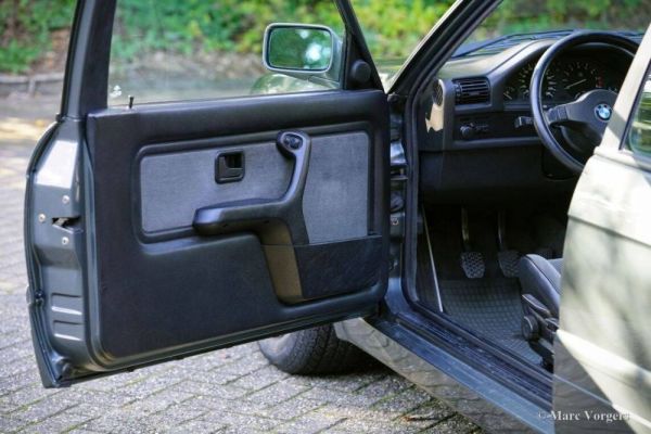 BMW 320is 1988 116933
