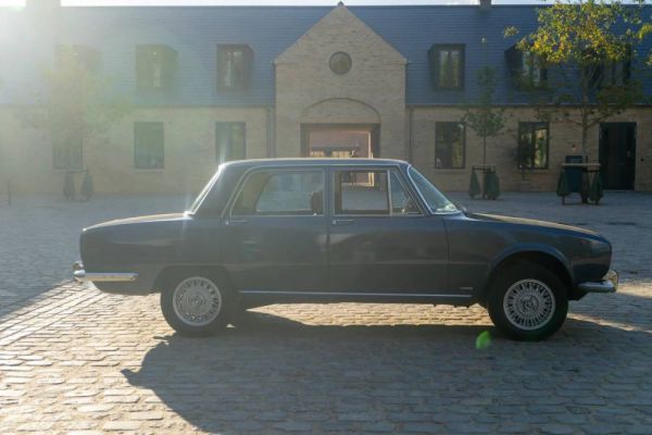 Alfa Romeo 2000 Berlina 1976 11161