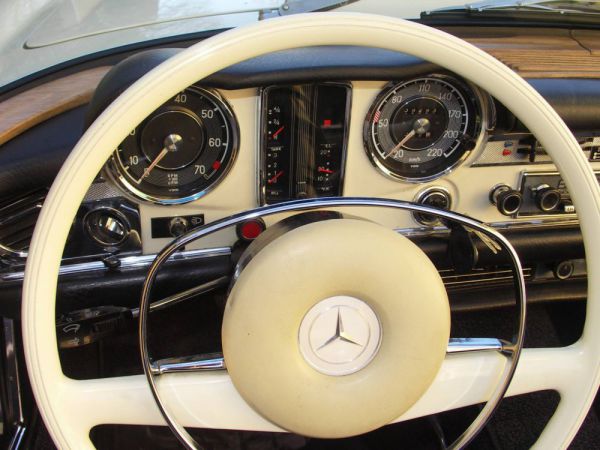 Mercedes-Benz 280 SL 1969 6874