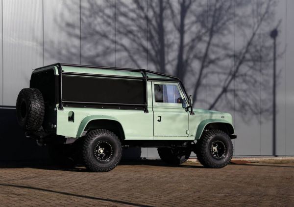 Land Rover Defender 110 1990 6409
