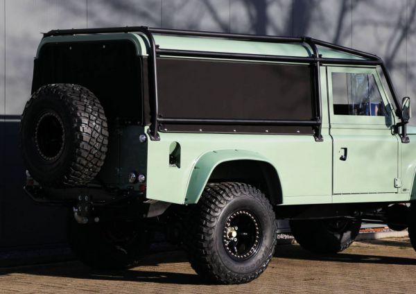 Land Rover Defender 110 1990 6410