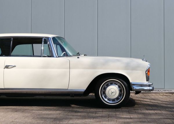 Mercedes-Benz 280 SE 1968 122602
