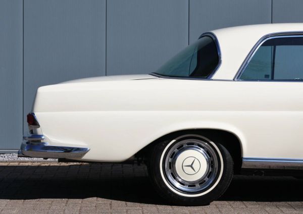 Mercedes-Benz 280 SE 1968 122604