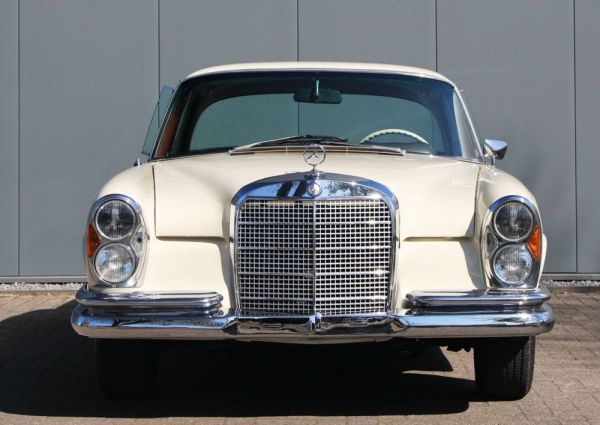 Mercedes-Benz 280 SE 1968 122612