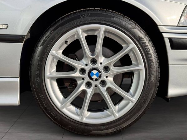 BMW 320i 1999 126217