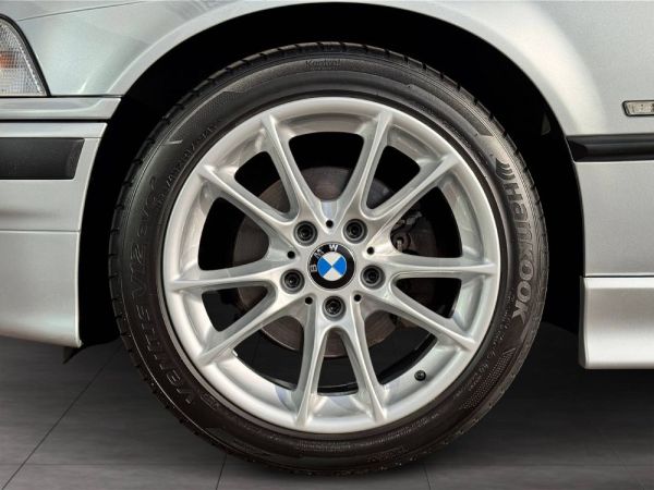 BMW 320i 1999 126220