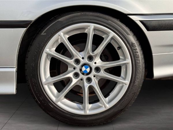 BMW 320i 1999 126221