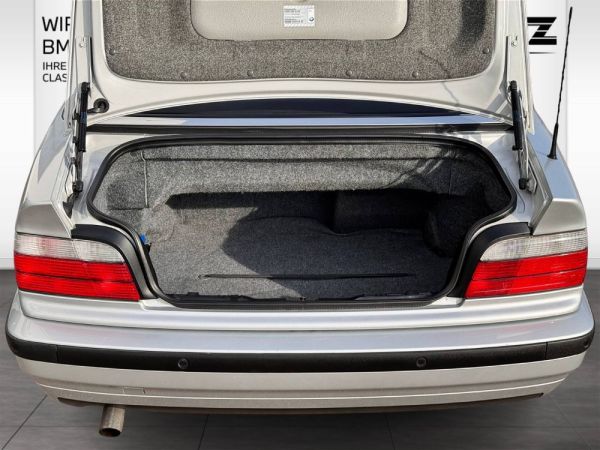 BMW 320i 1999 126222