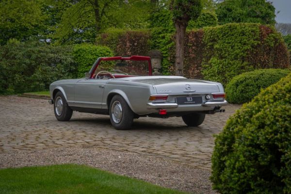 Mercedes-Benz 250 SL 1968 124809