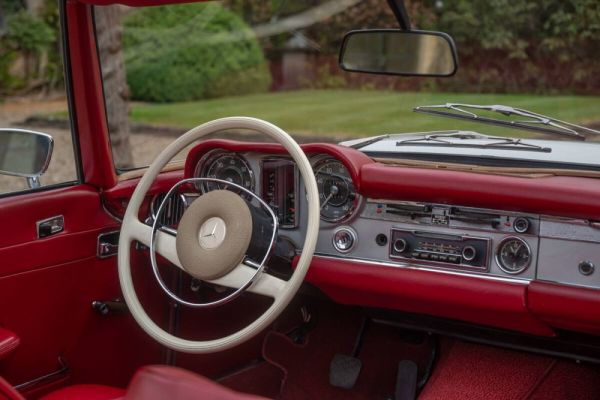 Mercedes-Benz 250 SL 1968 124816