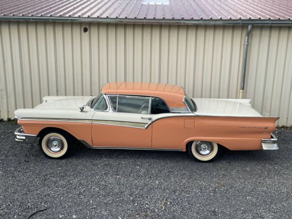 Ford Fairlane Skyliner 1957 82612