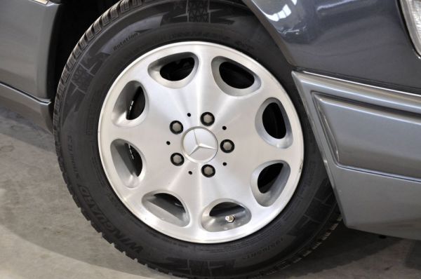 Mercedes-Benz E 200 1994 42625