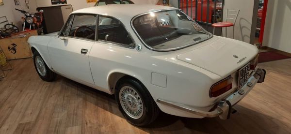 Alfa Romeo 2000 GT Veloce 1971 117459