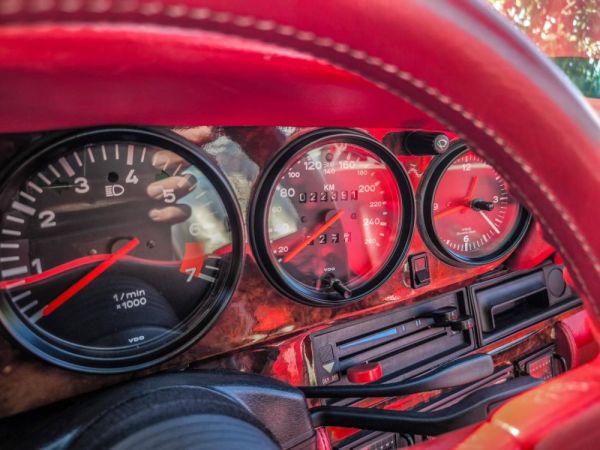 Porsche 911 Carrera 3.2 1985 121218