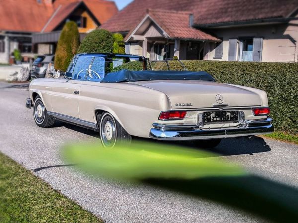 Mercedes-Benz 220 SE b 1964 123329